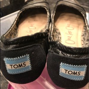 TOMS Camila black leather ballet flats 7w